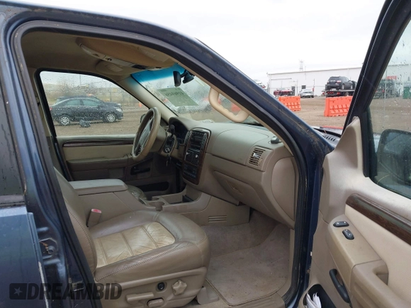 2002 Ford Explorer Eddie Bauer z VIN 1FMDU74E22ZB30389, wystawiony jako IAAI lot #41969456 z przebiegiem 240 037 mil mil oraz . Historia ofert i sprzedaży dostępna na DreamBid. Obrazek 5.