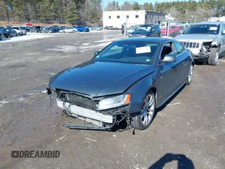 2009 Audi A5 z VIN WAUDK78T29A019706, wystawiony jako IAAI lot #41697518 z przebiegiem 136 722 mil mil oraz . Historia ofert i sprzedaży dostępna na DreamBid. Obrazek 17.
