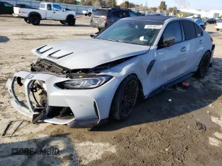 2021 BMW M3 Competition z VIN WBS33AY08MFL28079, wystawiony jako Copart lot #44910213 z przebiegiem 31 993 mil mil oraz . Historia ofert i sprzedaży dostępna na DreamBid. Obrazek 1.