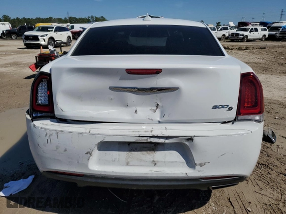 2019 Chrysler 300 S z VIN 2C3CCABG1KH654061, wystawiony jako Copart lot #47137005 z przebiegiem 109 896 mil mil oraz Szkoda całkowita • Salvage title. Historia ofert i sprzedaży dostępna na DreamBid. Obrazek 6.