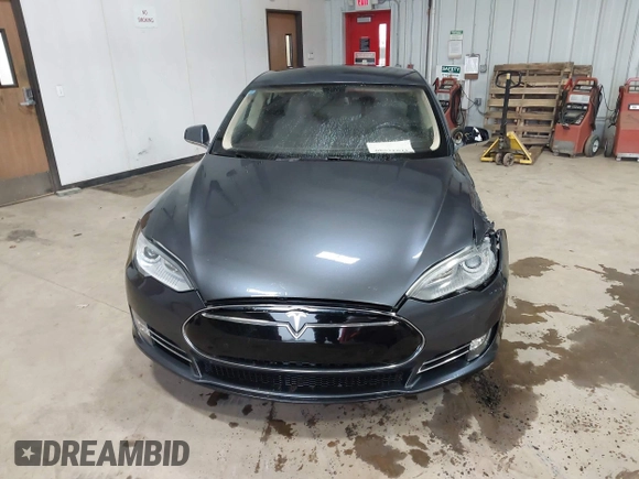 2014 Tesla Model S 60 with VIN 5YJSA1H16EFP52853, listed as a IAAI auction lot 41941989 with 132,038 mi miles and . Bid and sale history available at DreamBid. Image 12.