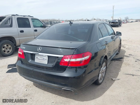 2013 Mercedes-Benz E-Class E 350 Luxury with VIN WDDHF5KBXDA662302, listed as a IAAI auction lot 41797633 with 153,644 mi miles. Bid and sale history available at carsss.com. Image 4.