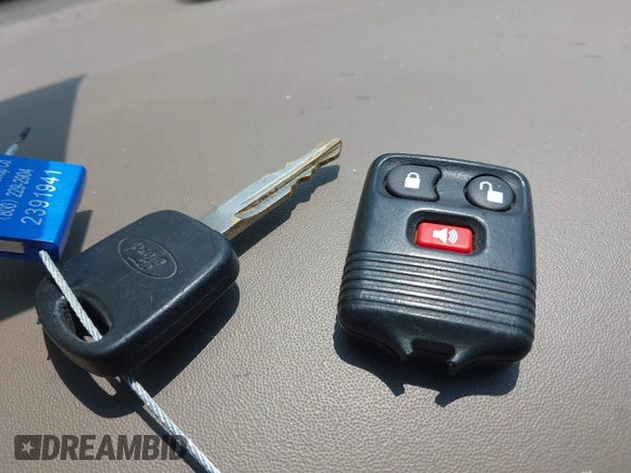 2001 Ford F-150 XLT с VIN 1FTRW08L01KF45724, выставлен на аукционе IAAI как лот 42382019 с пробегом 114 953 миль миль и . История ставок и продаж доступна на DreamBid. Изображение 11.
