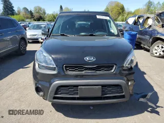 2013 Kia Soul + z VIN KNDJT2A66D7488670, wystawiony jako Copart lot #53429165 z przebiegiem 102 617 mil mil oraz Szkoda całkowita • Salvage title. Historia ofert i sprzedaży dostępna na DreamBid. Obrazek 5.
