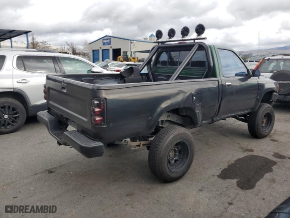1995 Toyota 4WD Pickups DLX with VIN 4TARN01P2SZ325361, listed as a Copart auction lot 43755735 with 257,490 mi miles and Clean Title. Bid and sale history available at carsss.com. Image 3.