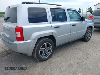 2008 Jeep Patriot Sport z VIN 1J8FT28W18D777368, wystawiony jako IAAI lot #42321212 z przebiegiem 157 803 mil mil oraz . Historia ofert i sprzedaży dostępna na DreamBid. Obrazek 4.