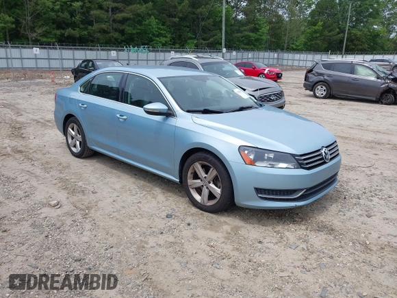 2012 Volkswagen Passat SE z VIN 1VWBP7A35CC025482, wystawiony jako IAAI lot #42280415 z przebiegiem 152 030 mil mil oraz . Historia ofert i sprzedaży dostępna na DreamBid. Obrazek 1.