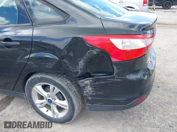 2013 Ford Focus SE z VIN 1FADP3F21DL370052, wystawiony jako IAAI lot #42208904 z przebiegiem 186 279 mil mil oraz . Historia ofert i sprzedaży dostępna na DreamBid. Obrazek 6.