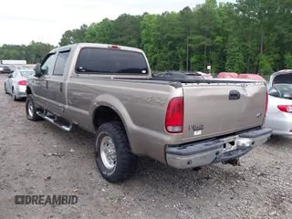 2003 Ford F-250 XL z VIN 1FTNW21L03EB30196, wystawiony jako IAAI lot #42399663 z przebiegiem 281 014 mil mil oraz . Historia ofert i sprzedaży dostępna na DreamBid. Obrazek 3.