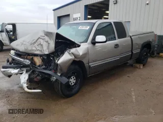 2000 Chevrolet Silverado 1500 LS with VIN 2GCEC19T1Y1204483, listed as a Copart auction lot 43361205 with 188,360 mi miles and Salvage Title. Bid and sale history available at carsss.com. Image 1.