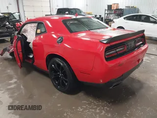 2017 Dodge Challenger SXT z VIN 2C3CDZAG1HH554466, wystawiony jako IAAI lot #41943354 z przebiegiem Nie podano mil oraz . Historia ofert i sprzedaży dostępna na DreamBid. Obrazek 3.