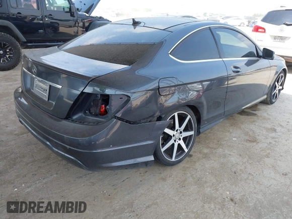 2015 Mercedes-Benz C 250 z VIN WDDGJ4HBXFG390555, wystawiony jako IAAI lot #42288436 z przebiegiem 93 665 mil mil oraz . Historia ofert i sprzedaży dostępna na DreamBid. Obrazek 4.