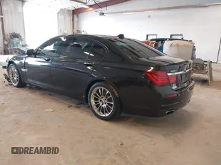 2015 BMW 7 Series 750Li xDrive z VIN WBAYF8C52FD655184, wystawiony jako IAAI lot #42200546 z przebiegiem 102 555 mil mil oraz . Historia ofert i sprzedaży dostępna na DreamBid. Obrazek 3.