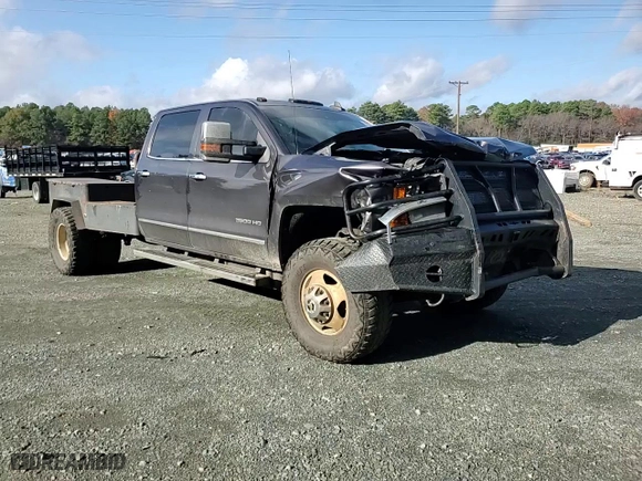 2015 Chevrolet Silverado 3500HD LTZ with VIN 1GC4K0E83FF587522, listed as a Copart auction lot 84627984 with 133,935 mi miles and Salvage Title. Bid and sale history available at carsss.com. Image 13.