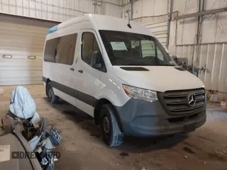 2019 Mercedes-Benz Sprinter Passenger z VIN WDZPF0CD5KT005210, wystawiony jako IAAI lot #41461644 z przebiegiem 23 559 mil mil oraz . Historia ofert i sprzedaży dostępna na DreamBid. Obrazek 1.