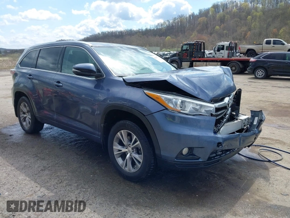 2015 Toyota Highlander XLE z VIN 5TDJKRFH5FS080160, wystawiony jako IAAI lot #42037799 z przebiegiem 135 694 mil mil oraz . Historia ofert i sprzedaży dostępna na DreamBid. Obrazek 1.