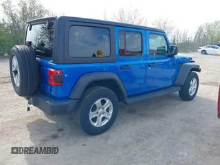 2021 Jeep Wrangler Unlimited Sport S z VIN 1C4HJXDG4MW743151, wystawiony jako IAAI lot #42204776 z przebiegiem 42 363 mil mil oraz . Historia ofert i sprzedaży dostępna na DreamBid. Obrazek 4.