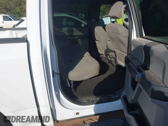 2018 Ford F-150 XL with VIN 1FTEW1E55JKF29898, listed as a IAAI auction lot 40593129 with 158,663 mi miles and . Bid and sale history available at carsss.com. Image 8.