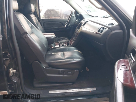 2007 Cadillac Escalade ESV with VIN 1GYFK66827R305133, listed as a IAAI auction lot 42488643 with 306,633 mi miles and . Bid and sale history available at DreamBid. Image 5.