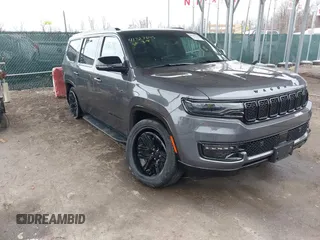 2023 Jeep Wagoneer Series II Carbide с VIN 1C4SJVBP7PS508347, выставлен на аукционе IAAI как лот 41727347 с пробегом 13 105 миль миль и . История ставок и продаж доступна на DreamBid. Изображение 1.