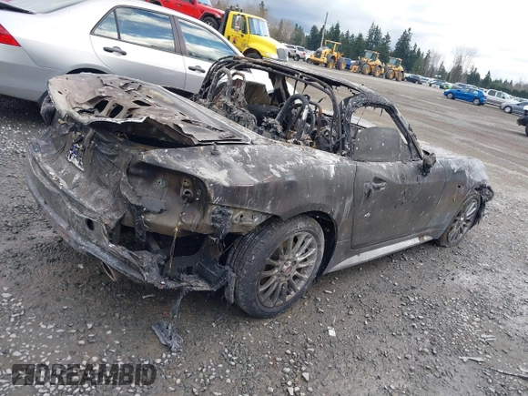 2017 FIAT 124 Spider Elaborazione Abarth z VIN JC1NFAEK7H0104174, wystawiony jako IAAI lot #41700507 z przebiegiem Nie podano mil oraz . Historia ofert i sprzedaży dostępna na DreamBid. Obrazek 4.