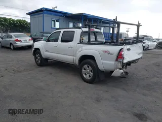 2010 Toyota Tacoma PreRunner z VIN 3TMJU4GN8AM103120, wystawiony jako IAAI lot #42226797 z przebiegiem 237 153 mil mil oraz . Historia ofert i sprzedaży dostępna na DreamBid. Obrazek 3.