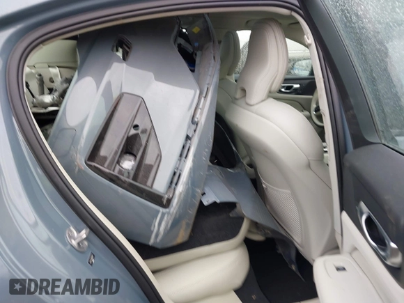 2024 Volvo S60 Plus Dark Theme with VIN 7JRL12TL5RG289457, listed as a IAAI auction lot 41657372 with 1,640 mi miles and . Bid and sale history available at DreamBid. Image 8.