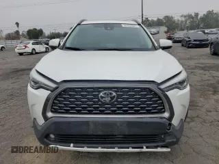 2022 Toyota Corolla Cross XLE with VIN 7MUDAAAG6NV014706, listed as a Copart auction lot 52456065 with 31,041 mi miles and Salvage title. Bid and sale history available at DreamBid. Image 5.