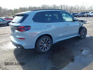 2025 BMW X5 xDrive40i with VIN 5UX23EU05S9W51046, listed as a IAAI auction lot 41732241 with 2,900 mi miles. Bid and sale history available at carsss.com. Image 4.