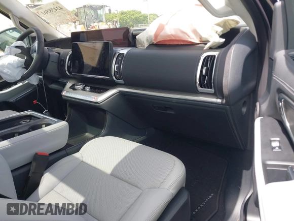 2025 Ford Expedition z VIN 1FMJK1M89SEA17806, wystawiony jako IAAI lot #42438561 z przebiegiem 3 269 mil mil oraz . Historia ofert i sprzedaży dostępna na DreamBid. Obrazek 5.
