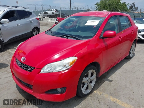 2010 Toyota Matrix S z VIN 2T1KE4EE1AC045560, wystawiony jako IAAI lot #42397223 z przebiegiem 191 626 mil mil oraz . Historia ofert i sprzedaży dostępna na DreamBid. Obrazek 2.