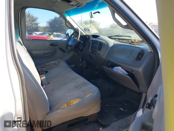 2000 Ford F-150 XL with VIN 1FTRF17W0YKA47941, listed as a IAAI auction lot 41416950 with 1 mi miles. Bid and sale history available at carsss.com. Image 5.