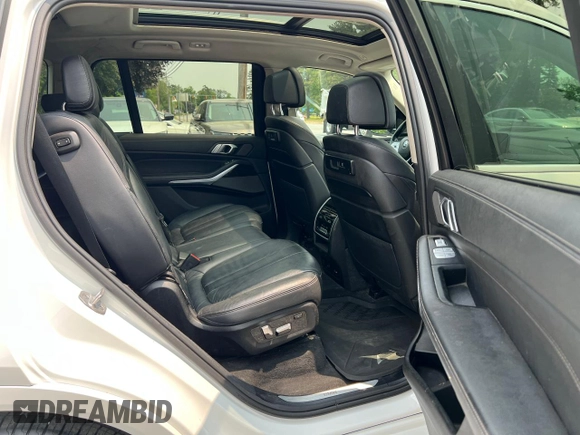 2019 BMW X7 xDrive50i z VIN 5UXCX4C55KLS38210, wystawiony jako Copart lot #59935315 z przebiegiem 126 853 mil mil oraz Czysty tytuł • Clean title. Historia ofert i sprzedaży dostępna na DreamBid. Obrazek 6.