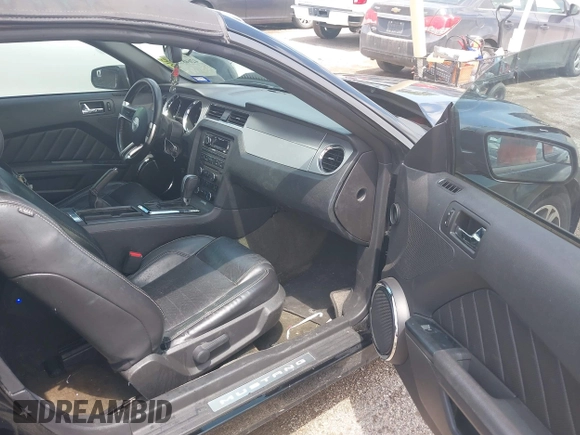 2014 Ford Mustang V6 с VIN 1ZVBP8EM5E5243910, выставлен на аукционе IAAI как лот 42648737 с пробегом 251 987 миль миль и . История ставок и продаж доступна на DreamBid. Изображение 5.