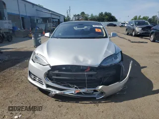 2013 Tesla Model S z VIN 5YJSA1CG9DFP06427, wystawiony jako Copart lot #59515845 z przebiegiem 49 446 mil mil oraz Szkoda całkowita • Salvage title. Historia ofert i sprzedaży dostępna na DreamBid. Obrazek 5.