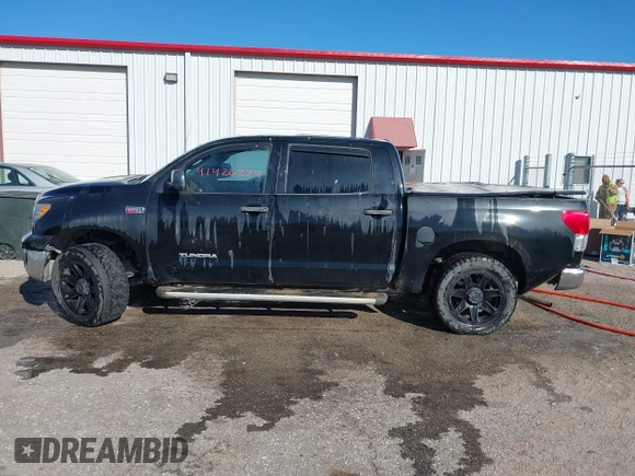 2011 Toyota Tundra z VIN 5TFEY5F12BX115107, wystawiony jako IAAI lot #41426224 z przebiegiem 143 487 mil mil oraz . Historia ofert i sprzedaży dostępna na DreamBid. Obrazek 14.