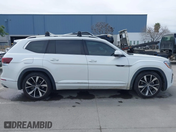 2024 Volkswagen Atlas SEL Premium R-Line z VIN 1V2FR2CA6RC547798, wystawiony jako IAAI lot #41723656 z przebiegiem 27 146 mil mil oraz . Historia ofert i sprzedaży dostępna na DreamBid. Obrazek 14.