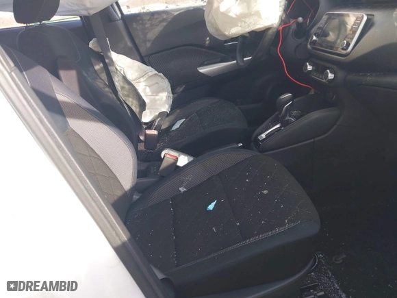 2018 Nissan Kicks SR with VIN 3N1CP5CU9JL531323, listed as a IAAI auction lot 41619636 with 105,146 mi miles. Bid and sale history available at carsss.com. Image 5.