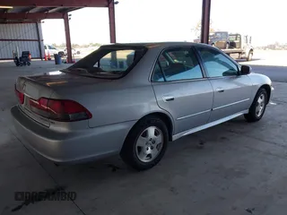 2001 Honda Accord EX z VIN 1HGCG16581A061367, wystawiony jako IAAI lot #41273264 z przebiegiem 294 003 mil mil oraz . Historia ofert i sprzedaży dostępna na DreamBid. Obrazek 4.