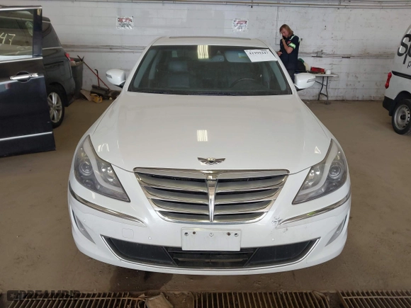 2013 Hyundai Genesis 5.0L R-Spec with VIN KMHGC4DH8DU219604, listed as a IAAI auction lot 41999447 with 211,085 mi miles. Bid and sale history available at carsss.com. Image 12.