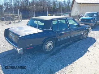 1991 Cadillac DeVille z VIN 1G6CD53B6M4325023, wystawiony jako IAAI lot #41691043 z przebiegiem 116 380 mil mil oraz . Historia ofert i sprzedaży dostępna na DreamBid. Obrazek 4.