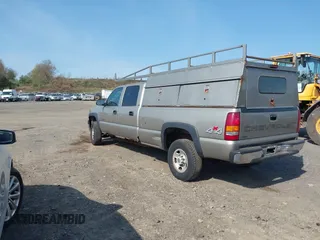2002 Chevrolet Silverado 2500HD LS with VIN 1GCHK23U12F114290, listed as a IAAI auction lot 42115084 with 132,472 mi miles. Bid and sale history available at carsss.com. Image 3.