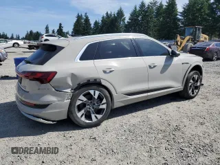2022 Audi e-tron Premium Plus с VIN WA1LAAGE5NB025922, выставлен на аукционе Copart как лот 60321775 с пробегом 35 498 миль миль и Чистый • Clean title. История ставок и продаж доступна на DreamBid. Изображение 3.