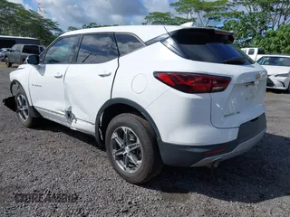 2023 Chevrolet Blazer LT z VIN 3GNKBHR46PS213116, wystawiony jako IAAI lot #42249792 z przebiegiem 37 119 mil mil oraz . Historia ofert i sprzedaży dostępna na DreamBid. Obrazek 3.