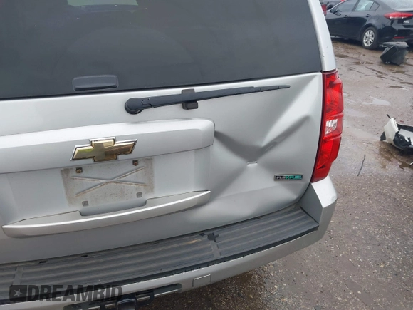 2011 Chevrolet Suburban LS with VIN 1GNSCHE06BR188407, listed as a IAAI auction lot 41453215 with 232,667 mi miles. Bid and sale history available at carsss.com. Image 6.