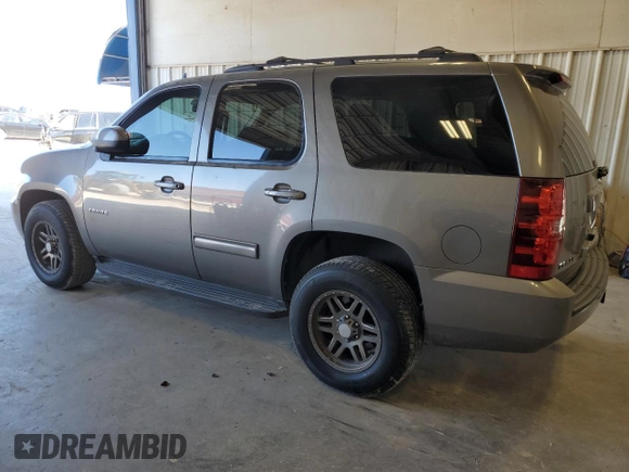 2012 Chevrolet Tahoe LS z VIN 1GNSCAE06CR318744, wystawiony jako Copart lot #46444455 z przebiegiem 194 651 mil mil oraz Czysty tytuł • Clean title. Historia ofert i sprzedaży dostępna na DreamBid. Obrazek 2.