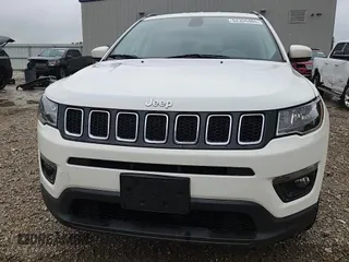 2018 Jeep Compass Latitude z VIN 3C4NJDBB2JT180742, wystawiony jako Copart lot #62355465 z przebiegiem 63 603 mil mil oraz Czysty tytuł • Clean title. Historia ofert i sprzedaży dostępna na DreamBid. Obrazek 14.