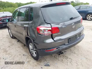 2013 Volkswagen Tiguan SE z VIN WVGBV3AX9DW088326, wystawiony jako IAAI lot #42320279 z przebiegiem 126 840 mil mil oraz . Historia ofert i sprzedaży dostępna na DreamBid. Obrazek 6.