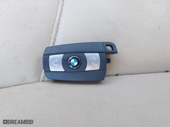 2013 BMW X1 28i with VIN WBAVM1C52DVW46153, listed as a IAAI auction lot 41236419 with 160,732 mi miles. Bid and sale history available at carsss.com. Image 11.