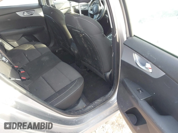 2023 Kia Forte LXS z VIN 3KPF24AD8PE595503, wystawiony jako IAAI lot #41429559 z przebiegiem 43 630 mil mil oraz . Historia ofert i sprzedaży dostępna na DreamBid. Obrazek 8.
